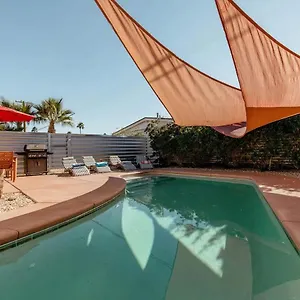 https://the-yorba-oasis-w-pool.palm-springs-ca-hotels.com